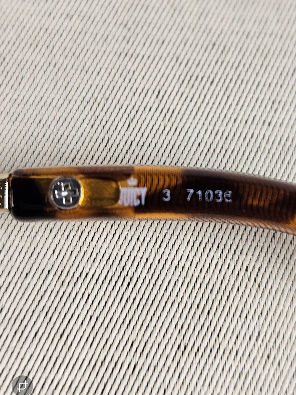 Y2K Juicy Couture Tortoiseshell Cat-Eye Sunglasses with Gold Accents - Picture 6 of 9